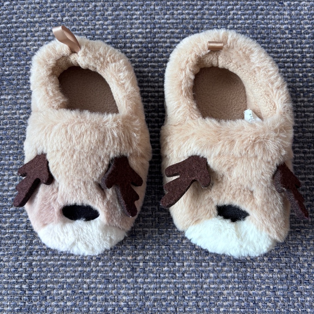5/$25 Old Navy Reindeer Plush Slippers – Size 7/8 - Picture 5 of 5